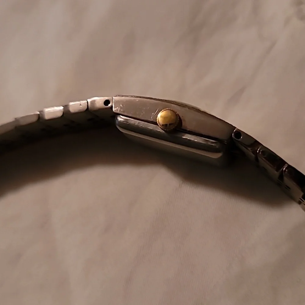 Vintage Cyrano‎ Silver & Gold Tone Leaf Pattern Manual Mechanical Wind-Up Watch